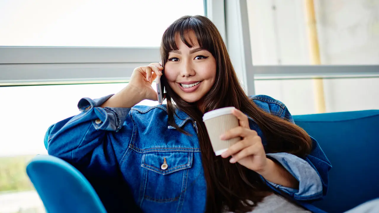 menelepon smartphone ponsel denim