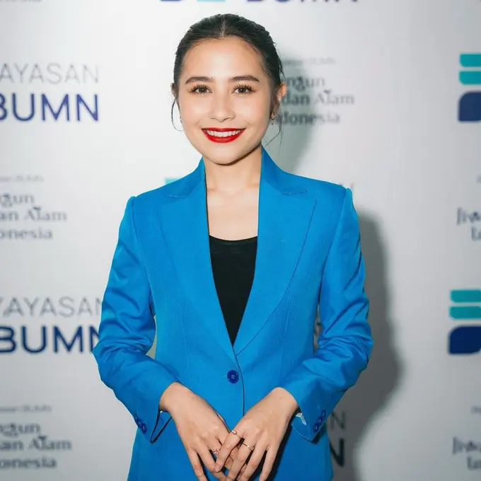 Prilly Latuconsina ala wanita karier (Instagram/prillylatuconsina96)