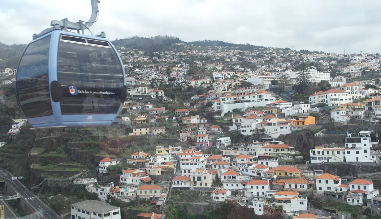 Suasana pemukiman di Kawasan San Antonio, Funchal, Portugal. Kota tersebut merupakan tempat kelahiran dan tumbuh besar bintang sepak bola Real Madrid, Cristiano Ronaldo. (Bola.com/Reza Khomaini)