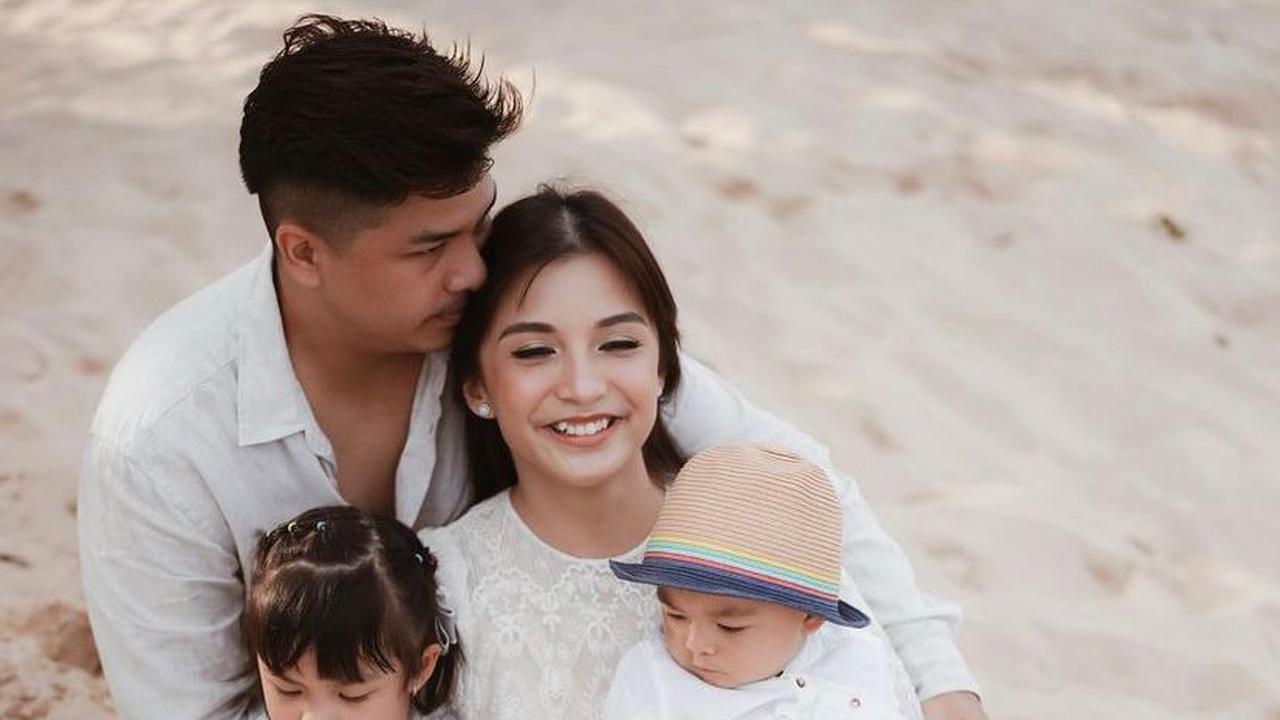 14 Gaya Chelsea Olivia dan Glenn Alinskie saat Liburan di Bali, Kompak Pakai Baju Adat-Kasual