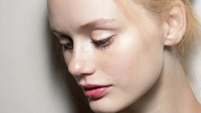 [Bintang] 4 Cara Memilih Highlighter Sesuai dengan Warna Kulitmu