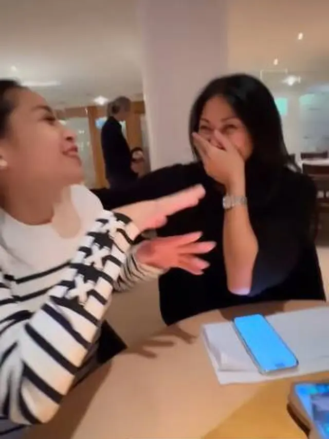6 Potret Nagita Slavina Bareng Anggun di London, Papa Gideon Pernah Jadi Gitarisnya