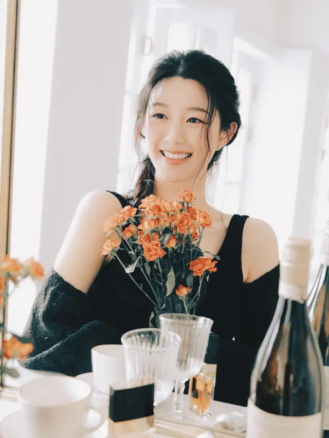 8 Pesona Cantik Calon Istri Lee Seung Gi, Lee Da In dengan Berbagai Gaya Rambut