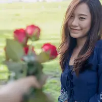 Yang perhatian belum tentu punya perasaan./Copyright shutterstock.com/g/farknotarchitect