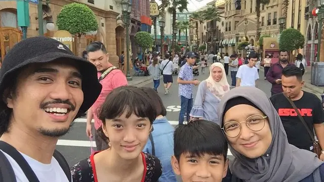 6 Potret Harmonis Keluarga Duta Sheila On 7, Jauh dari Isu Tak Sedap