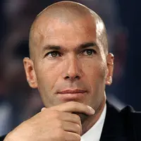 Pertandingan tak menghalangi pesepak bola muslim, Zinedine Zidane, untuk berpuasa.