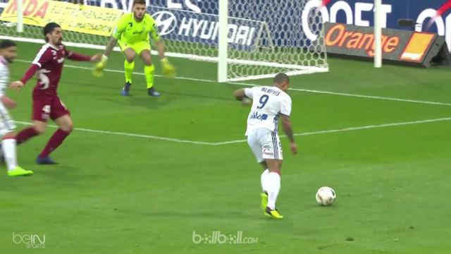 Memphis Depay mencetak dua gol saat Lyon menaklukkan Metz dengan skor 5-0