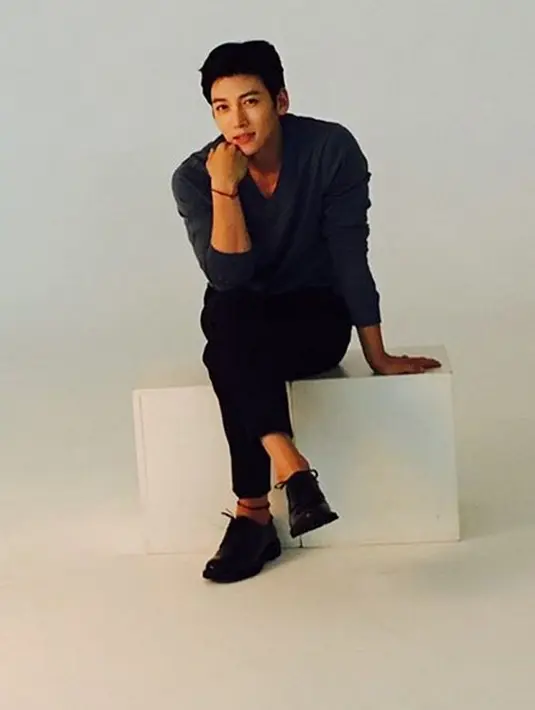 Aktor tampan berusia 30 tahun ini mengaku sudah sangat siap menjalani wajib militer. Kegiatan itu akan dimulai setelah ia selesai melakukan syuting drama terbarunya yang berjudul Suspicious Partner. (Instagram/jichangwook)
