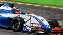 Pebalap muda Indonesia, Presley Martono, tampil kurang memuaskan pada kualifikasi seri kelima Formula Renault (FR) Eurocup 2.0 di Sirkuit Hungaroring, Sabtu (1/7/2017). (Bola.com/Reza Khomaini)