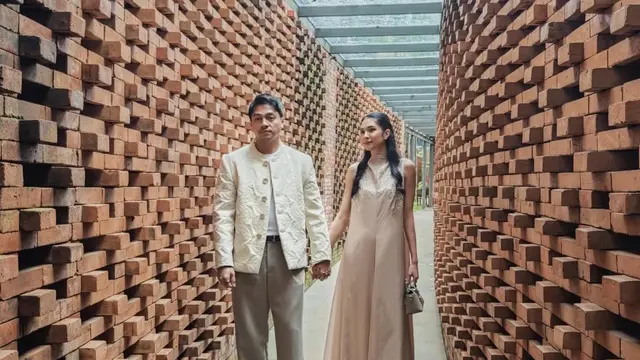 Deva saat Hadir Lamaran Syifa Hadju dan El Rumi. [@miktambayong]