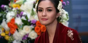 Tak mau lama-lama berbulan madu, Revalina S Temat sudah main film lagi. 'Keluarga Garuda di Dadaku' menjadi film pertama Revalina pasca-menikah.