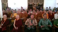 Menteri Agama Lukman Hakim Saifuddin dan Sri Sultan HB X menghadiri pembukaan Konferensi Wanita Buddhis Internasional Sakyadhita ke-14 di Yogyakarta, Selasa (23/6/2015). (Liputan6.com/Fathi Mahmud)