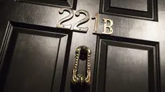 Sebuah kamar dengan nomor 221B yang di desain bertema tokoh detektif fiksi Sherlock Holmes di Alexandria, Virginia, Sabtu ( 17/10/2015). Kamar ini merupakan sebuah hiburan terbaru di Amerika yang disebut ruangan melarikan diri. (REUTERS/Joshua Roberts)