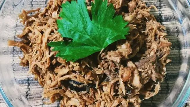 Ayam Suwir Kecap Manis untuk Pecinta Rasa Gurih-Manis