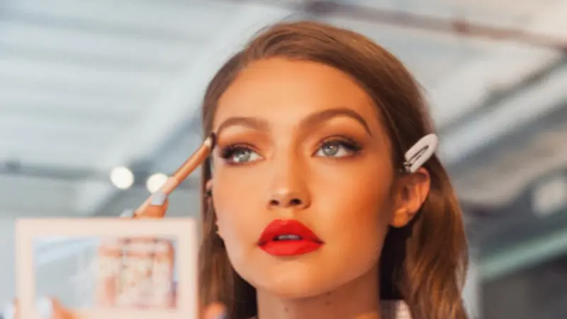 Selalu Flawless, ini 5 Makeup yang Sering Dipakai Gigi Hadid