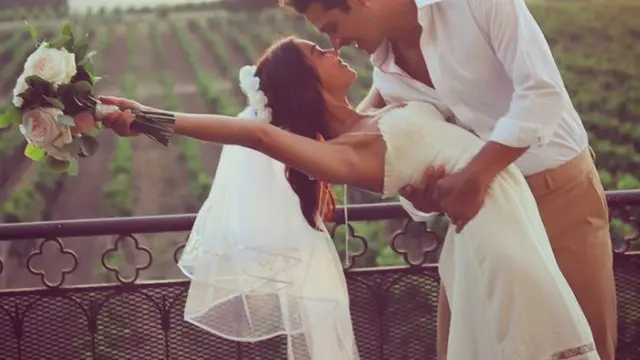 Sarah Hyland dan Wells Adams
