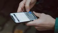 Ciri Orang yang Suka Baca Chat dari Layar Notifikasi Menurut Psikologi