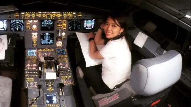 Pilot wanita muda yang sudah memiliki ribuan jam terbang dengan rute domestik & internasional