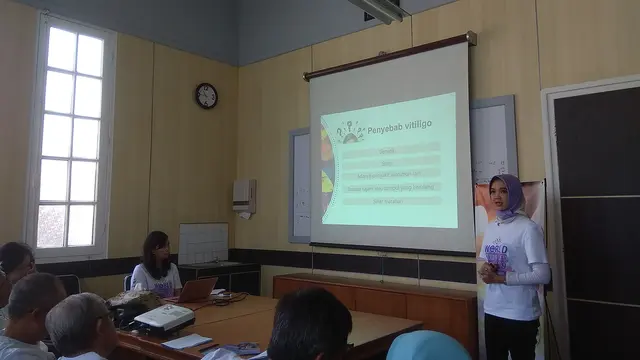 Dokter Reiva Farah Dwiyana dari RSHS Bandung menjelaskan tentang vitiligo. (Foto: Arie Nugraha)