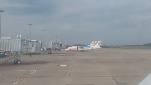 Aktivitas penerbangan sejumlah maskapai di Bandara Sultan Syarif Kasim II Pekanbaru.