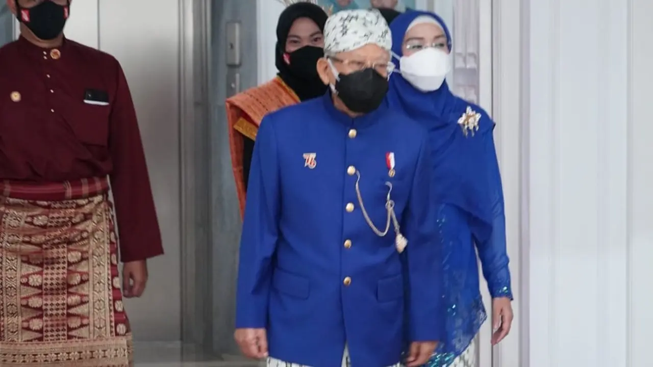 Wapres Ma'ruf Amin didampingi Ibu Wury Ma'ruf Amin menghadiri Upacara HUT ke-76 RI di Halaman Istana Merdeka,