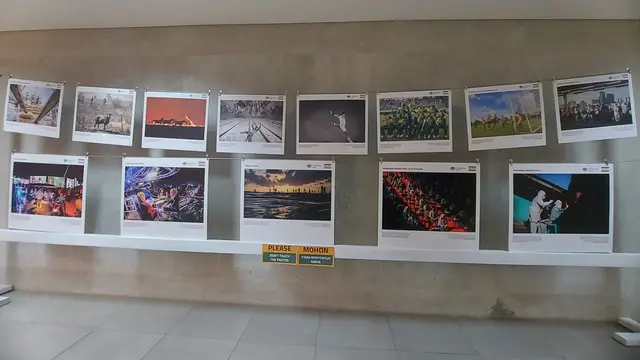 Beberapa hasil foto jurnalistik yang dipajang di perpustakaan Jakarta (Liputan6.com/ Linda Sapira)