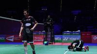 Selebrasi kemenangan Mohammad Ahsan usai menjuarai All England 2019 yang berlangsung di Arena Birmingham, Minggu (10/3). Di final Hendra/Ahsan menang 11-21, 21-14, 21-12 atas Aaron Chia/Soh Wooi Yik. (AFP/Oli Scarff)