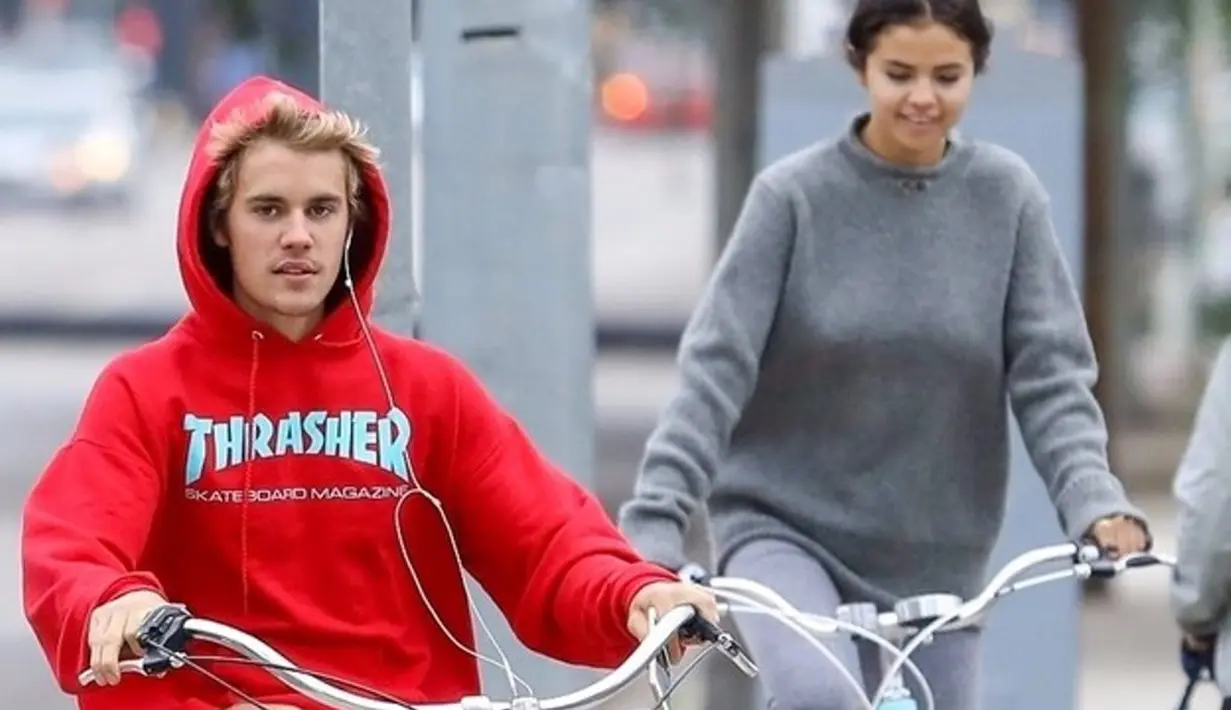 "Justin kembali ke Selena meski sudah lama berpisah. Tentu saja Justin sempat bersama wanita lain, namun Selena percaya Justin akan setia padanya," tambah sumber itu. (Glamour)