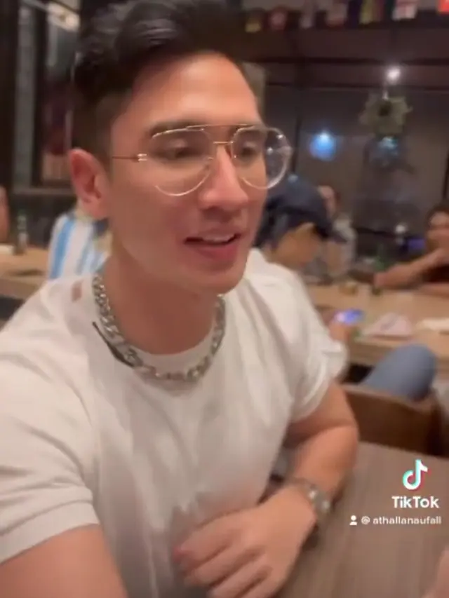 Verrell Bramasta dan Athalla Naufal kunjungi Karen's Diner Jakarta (Foto:TikTok Athalla Naufal)