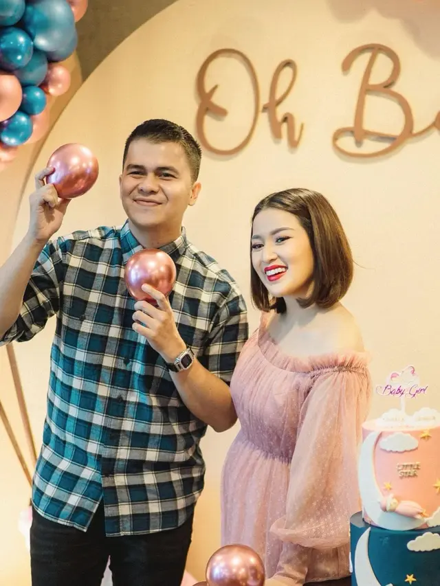 6 Momen Rosiana Dewi dan Handika Pratama Ungkap Jenis Kelamin Anak Pertama