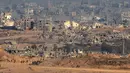 Puing-puing reruntuhan bangunan menjadi pengingat akan kehidupan yang hancur akibat gempuran tanpa henti Israel sejak 7 Oktober 2023. (Maya Levin/AFP)