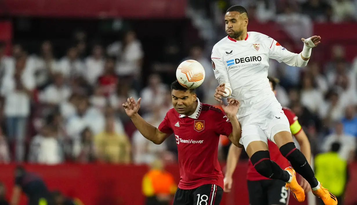 Hasil ini memastikan Sevilla melaju ke semifinal Liga Europa 2022/2023 dengan keunggulan agregat 5-2. (AP Photo/Jose Breton)
