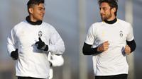 Striker Juventus, Paulo Dybala (kiri) melakukan pemanasan bersama gelandang Juventus, Claudio Marchisio, Selasa (6/12/2016). Dybala bakal bermain saat Juventus bersua Dinamo Zagreb, Kamis (8/12/2016) dini hari WIB.  (AFP/Marco Bertorello)