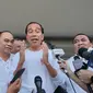 Presiden Joko Widodo alias Jokowi ditanyai ihwal kritik yang dilayangakan Mantan Gubernur DKI Jakarta Anies Baswedan soal subsidi mobil listrik untuk mengatasi polusi udara. (Foto:Liputan6/Winda Nelfira)