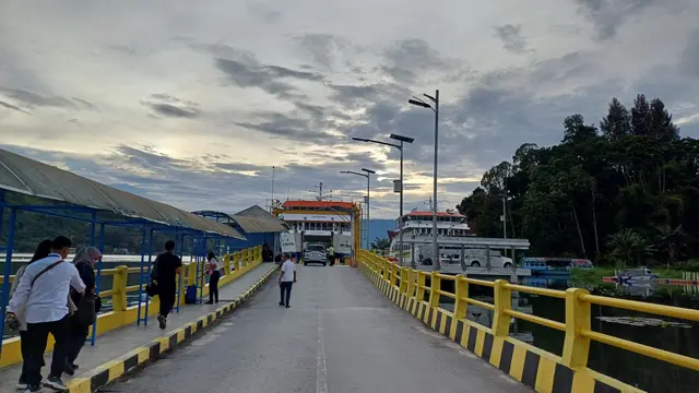 Pelabuhan Ajibata, di Danau Toba, Kabupaten Simalungun, Sumatera Utara, yang dikelola oleh ASDP Indonesia Ferry. (Maulandy/Liputan6.com)
