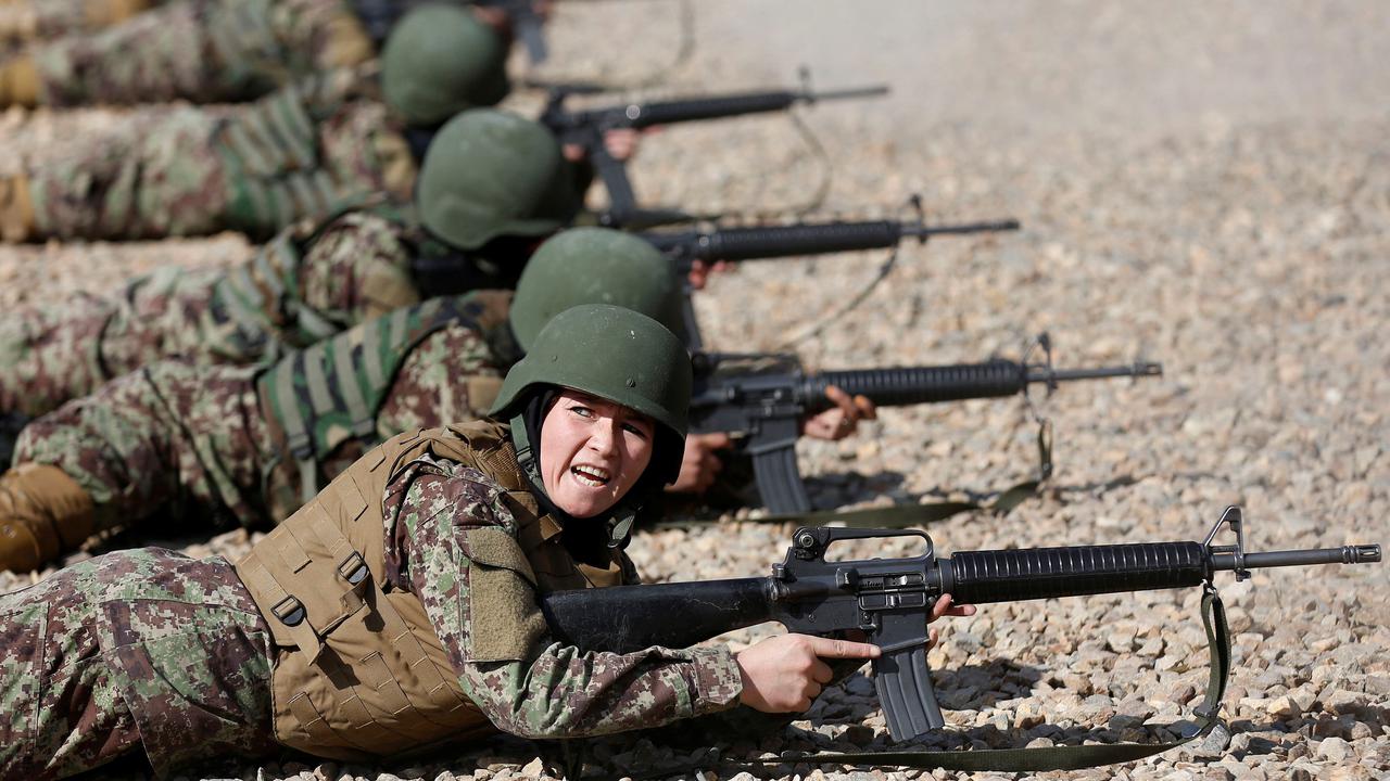 20161105-Latihan Para Tentara Wanita Afganistan-Kabul