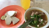 9 Rekomendasi Tempat Makan Lontong Kikil Enak di Surabaya untuk Sajian Berat yang Memuaskan 2026