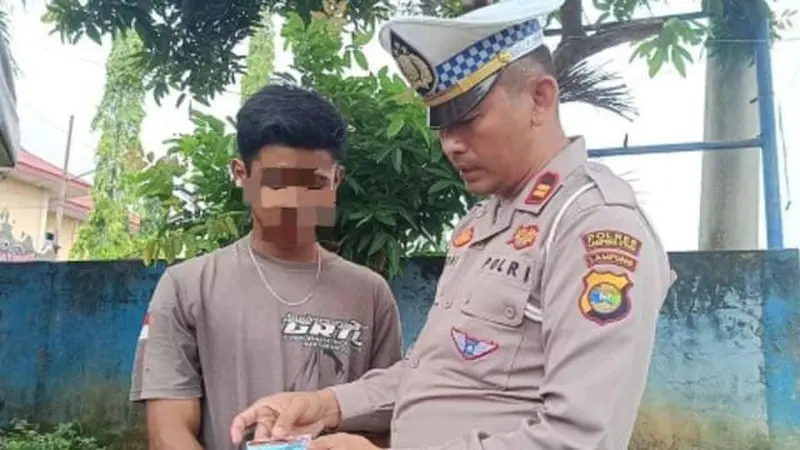 Sopir truk yang menggunakan SIM palsu diamankan di Mapolres Lampung Utara. Foto: (Polres Lampung Utara)