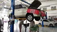 Perbaikan mobil di bengkel Auto2000 (Amal/Liputan6.com)