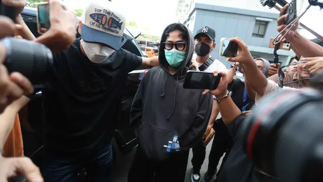 Kembali dari BNNP DKI Jakarta, Onad Membisu