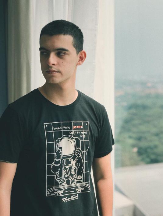 Foto Gaya Santai Ciccio Manassero Tetap Tampan Dan Memesona Hot Liputan6 Com