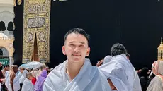 Ruben Onsu di Depan Ka'bah (Foto: Instagram @ruben_onsu)