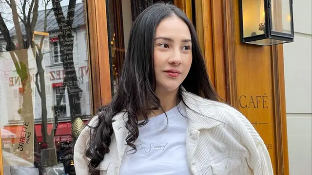 FOTO: Gaya Anya Geraldine Pakai Outfit Putih, Jadi Inspirasi