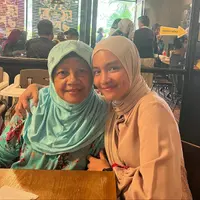Potret perayaan ulang tahun ke-66 ibu Intan Nuraini (Sumber: Instagram/@intan_nuraini23)