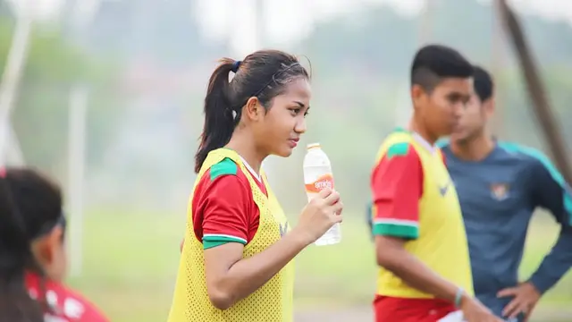 FOTO: Pesona Safira Ika Putri, Pemain Persebaya Putri yang Memesona
