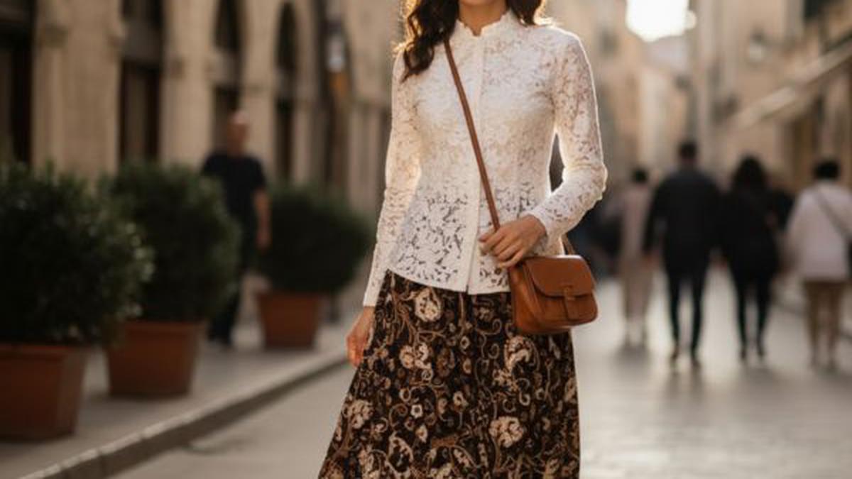 10 Model Kombinasi Warna Atasan Brokat dan Bawahan Batik, Pancarkan Keanggunan Sempurna