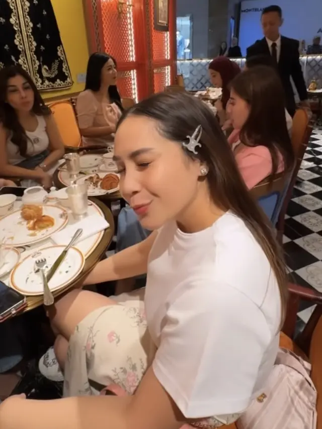 Gaya Mentereng Keluarga Raffi Ahmad Saat Gabung Geng Cendol