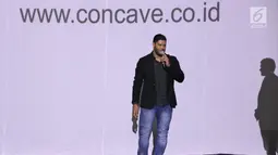 Givanildo V.De Sousa atau "Hulk" memberi sambutan saat peluncuran Concave di Jakarta, Jumat (18/1). Concave brand sepatu sepak bola dan perlengkapan olahraga dari Inggris yang lahir di Australia kini hadir di Indonesia. (Liputan6.com/Herman Zakharia)