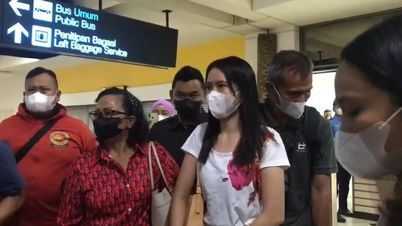 Keluarga Almarhum Nofriansyah Yosua Hutabarat alias Brigadir J telah tiba di Jakarta usai bertolak dari Jambi