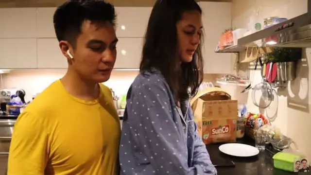 Gaya selebriti masak di dapur